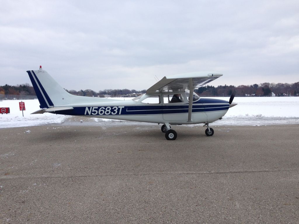 Cessna Skyhawk (N5683T)