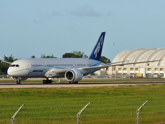 Boeing 787-8 (N787FT)