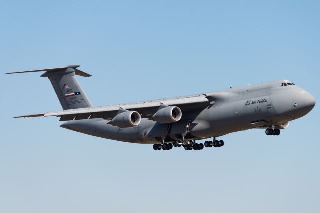 Lockheed C-5 Galaxy (50-0009) - C-5 Galaxy landing on Rwy. 15 at Lackland AFB