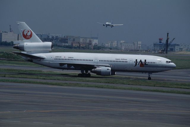 McDonnell Douglas DC-10 (JA8530) - Taxing at Tokyo-Haneda Intl Airport on 1995/06/20