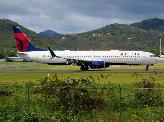 Boeing 737-900 (N888DU)