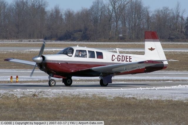 Mooney M-20 Turbo (C-GDEE)