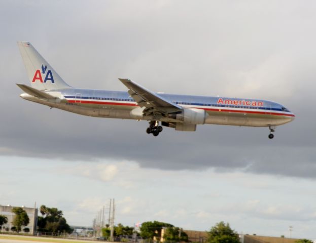 BOEING 767-300 (N39367)