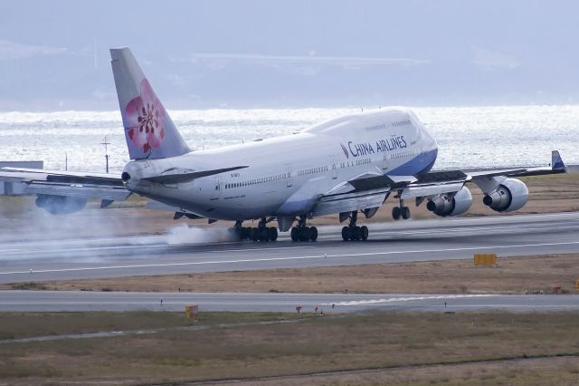 Boeing 747-400 (B-18211)