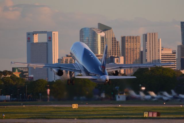 Airbus A320 (LV-BOI)