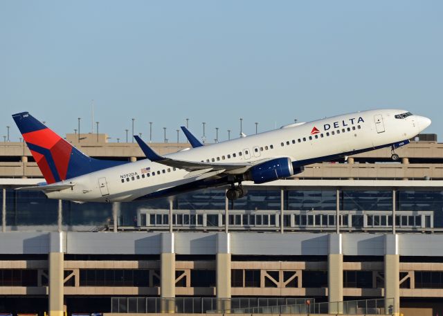 Boeing 737-800 (N392DA)