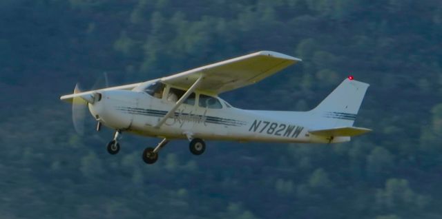 Cessna Skyhawk (N782WW) - 1997 CESSNA 172R