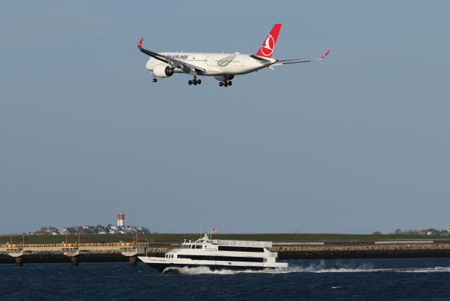 Airbus A350-900 (TC-LGC) - 'Turkish 81 Delta' landing on 4R