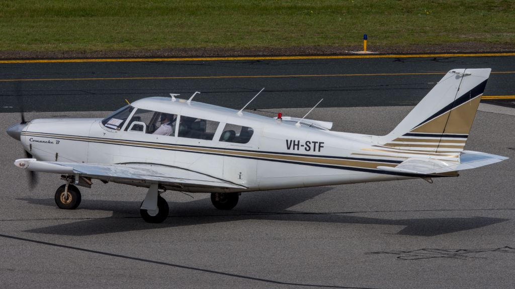 Piper PA-24 Comanche (VH-STF)