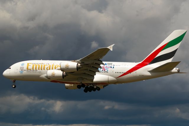 Airbus A380-800 (A6-EEG) - storm in Frankfurt