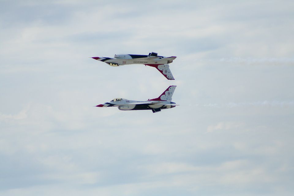 Lockheed F-16 Fighting Falcon — - The USAF Thunderbirds perform at the Charles B. Wheeler Airport/ K.C. Aviation Expo in Kansas City, Missouri