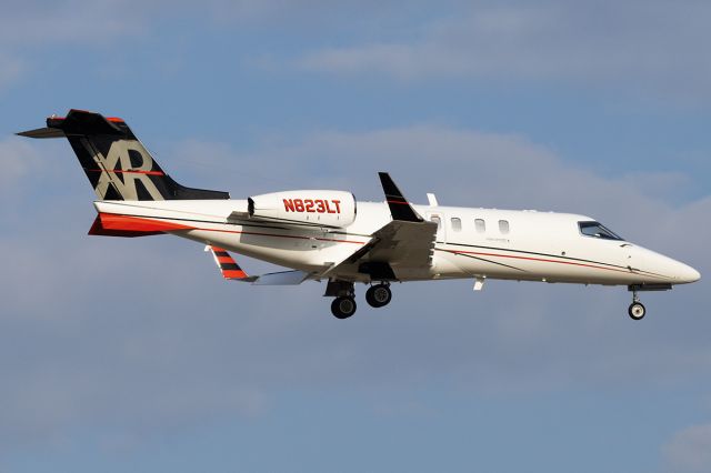 Learjet 45 (N823LT)