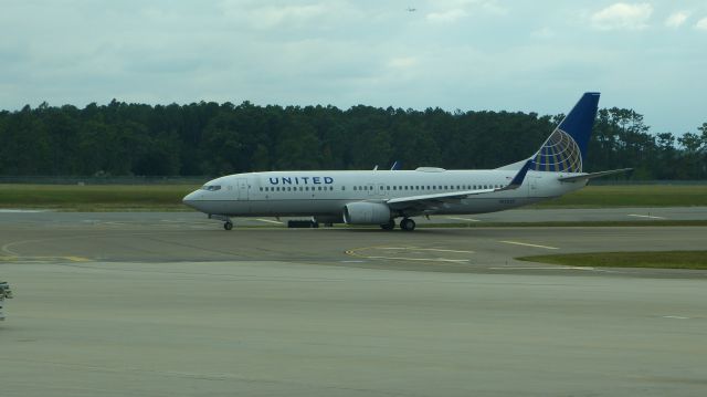 Boeing 737-800 (N12225)