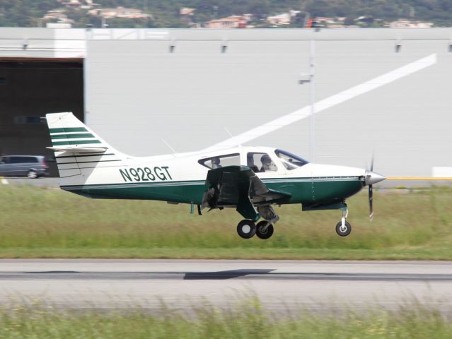 Rockwell Commander 114 (N928GT)