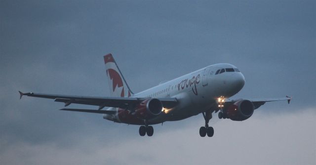 Airbus A319 (C-FYKW)