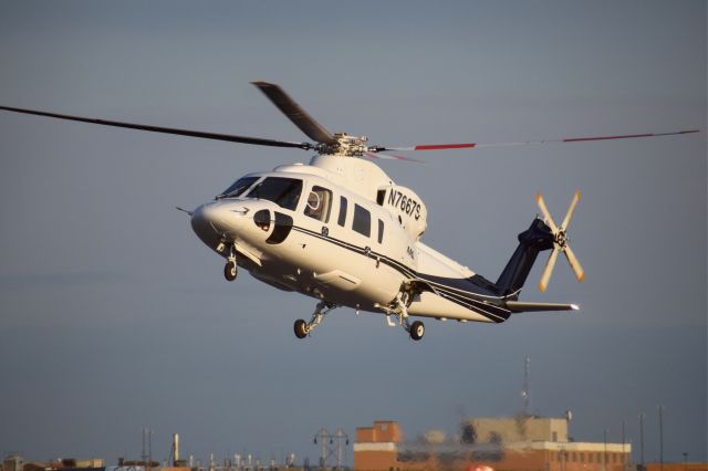 Sikorsky S-76 (N7667S) - Sikorsky S-76C opby Associated Aircraft Group