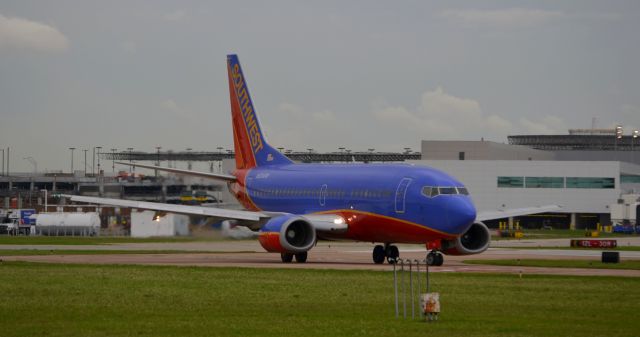 BOEING 737-300 (N524SW)