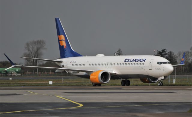 Boeing 737 MAX 9 (TF-ICA) - icelandair b737max-9 tf-ica arriving in shannon from reykjavik on a feul stop en route to lleida in spain for winter storage 11/11/19.