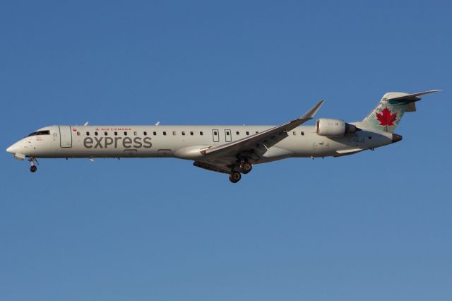 Canadair Regional Jet CRJ-900 (C-GLJZ)