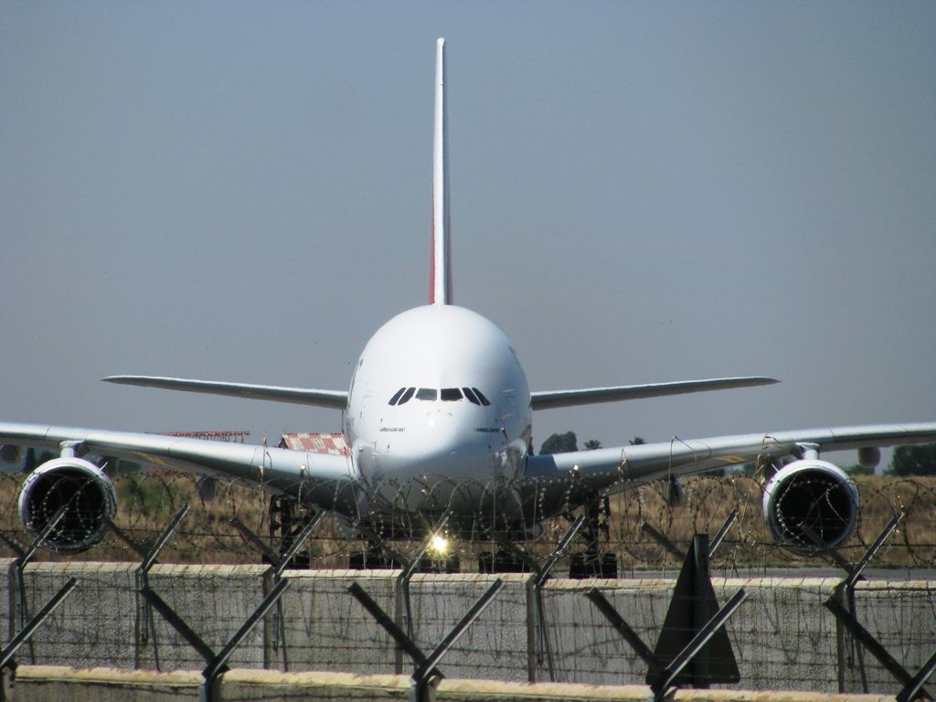 Airbus A380-800 (A6-EDM)