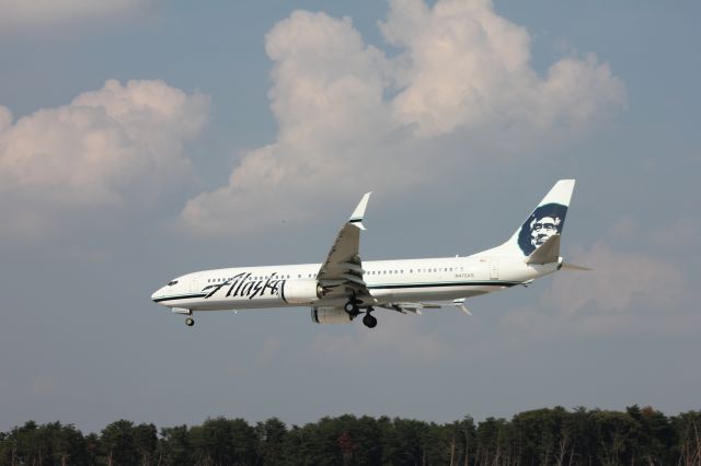 Boeing 737-900 (N472AS)