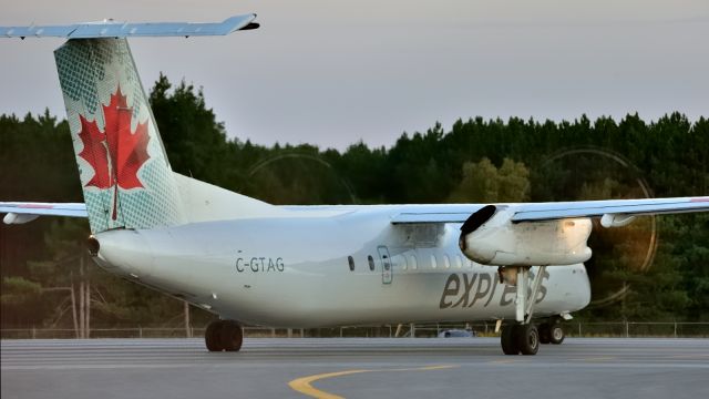 de Havilland Dash 8-300 (C-GTAG)