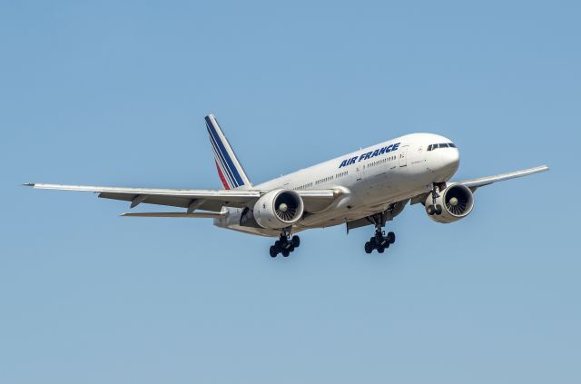 Boeing 777-200 (F-GSPQ) - Air France 777-228-ER F-GSPQ landing Toronto YYZ