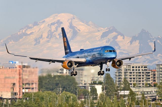 Boeing 757-200 (TF-FIR)