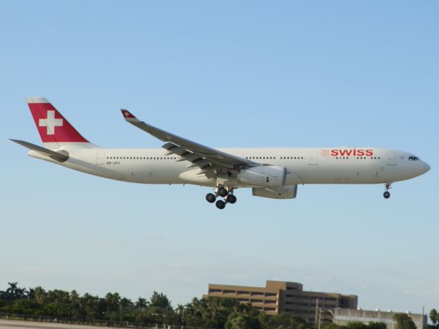 Airbus A330-300 (HB-JHJ)