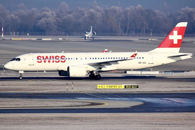 Airbus A220-300 (HB-JCL)