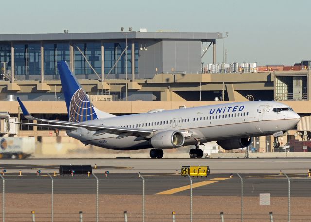 Boeing 737-800 (N73406)