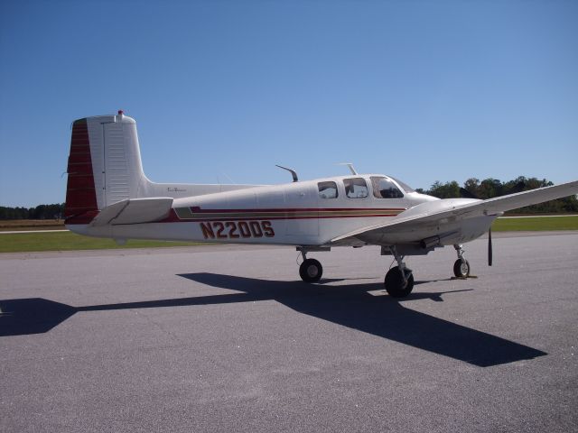 Beechcraft Twin Bonanza (N220DS) - Twin Bonanza