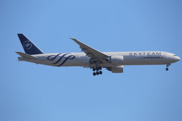 BOEING 777-300ER (F-GZNE)