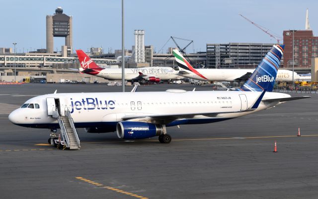 Airbus A320 (N821JB)