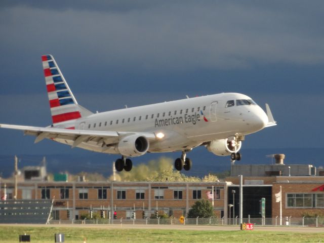 Embraer 170/175 (N408YX)