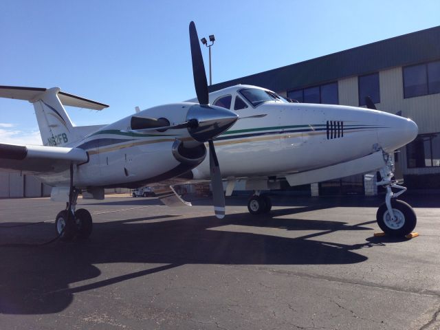 Beechcraft Super King Air 200 (N62FB)