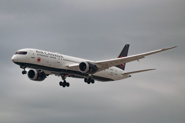 Boeing 787-9 Dreamliner (C-FRSR) - Arriving runway 4. Another storage/maintenance bird.