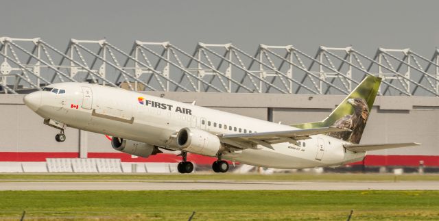 BOEING 737-400 (C-FFNE)