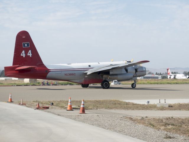 Lockheed P-2 Neptune (N1386C) - Fire bomber. 15 JUL 2017.