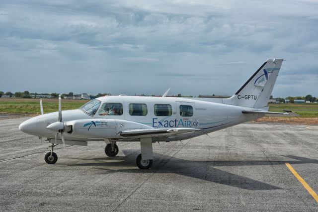 Piper Navajo (C-GPTU)