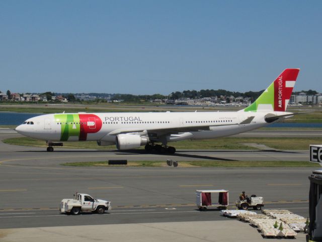 Airbus A330-200 (CS-TOM)