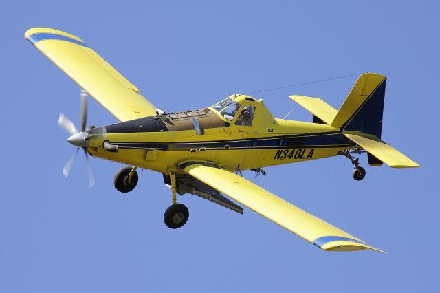 Airbus A320 (N340LA) - Air Tractor AT-802