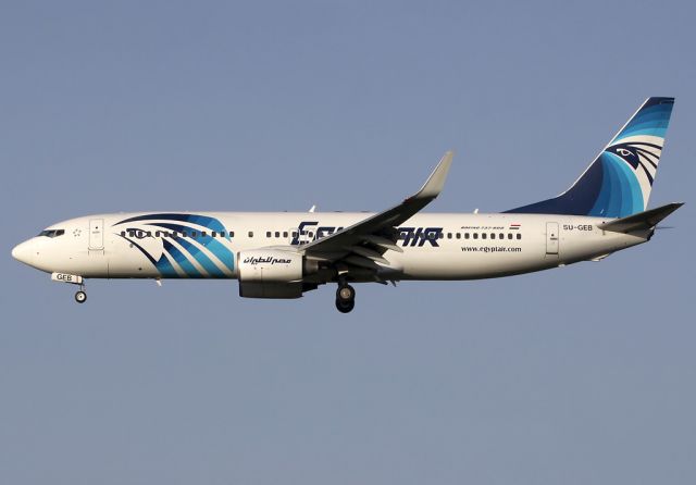 Boeing 737-800 (SU-GEB) - EgyptAir Boeing 737-800 on final approach to Cairo International Aiport from Manchester