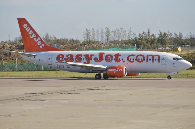 BOEING 737-300 (G-EZYG) - EasyJet - Boeing 737-33V C/N 29331/3062 - G-EZYG - at Luton 2004-10-06.