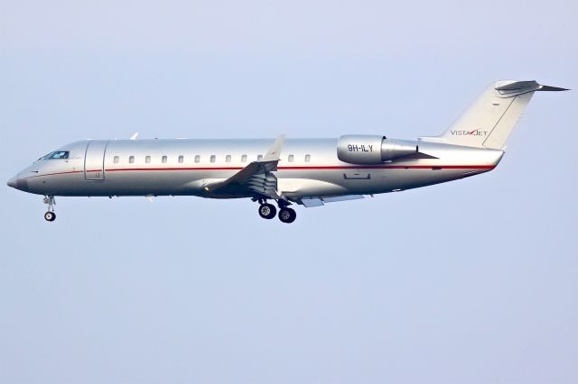 Canadair Regional Jet CRJ-200 (9H-ILY)