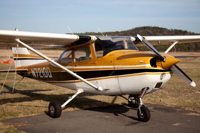 Cessna Skyhawk (N7210Q)