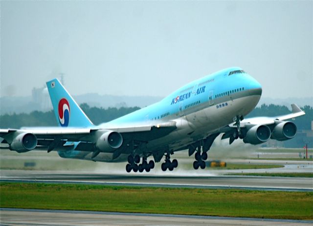 HL7404 — - right after a nice thunderstorm out of KATL. right at the takeoff roll