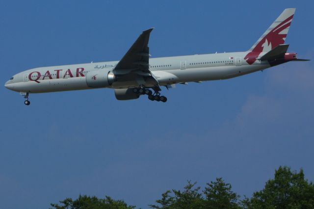 Airbus A330-300 (A7-BAC)