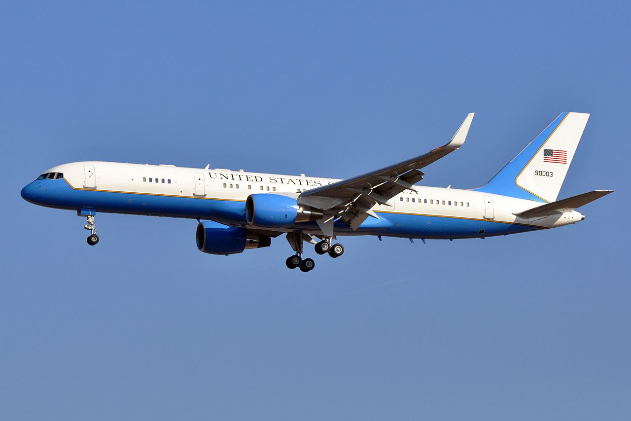 Boeing 757-200 (99-0003) - C-32A USAF (Air Force One backup, Obama-Medvedev "START" summit in Prague, April 8, 2010)