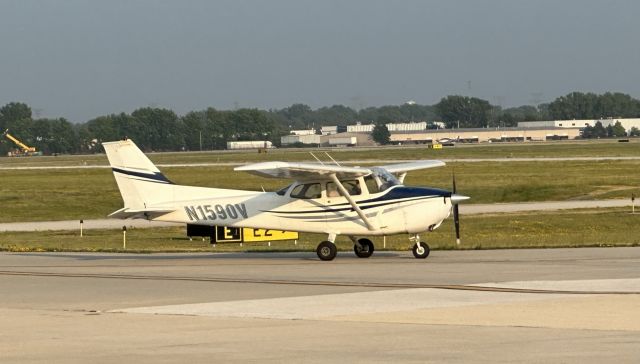 Cessna Skyhawk (N1590V) - Photo by Mason Piscitelli